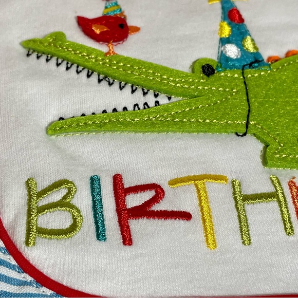 🛍️ SOLD OUT 🛍️ Mud Pie Birthday Boy Bib Party Alligator 0-12 Months - Picture 5 of 8